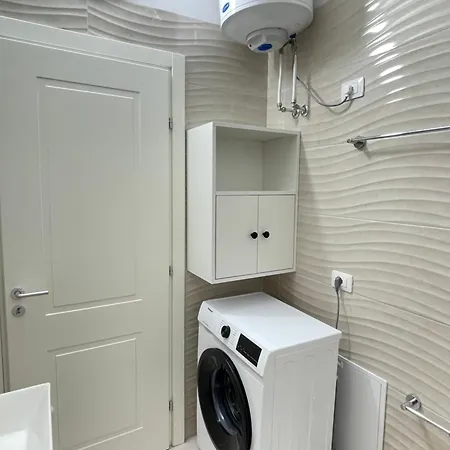 Apartment Quiet Cozy Close To The *